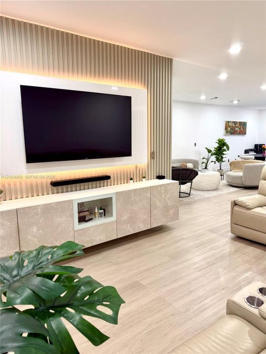 En Venta: $669,900 (4 camas, 2 baños, 1894 Pies cuadrados)