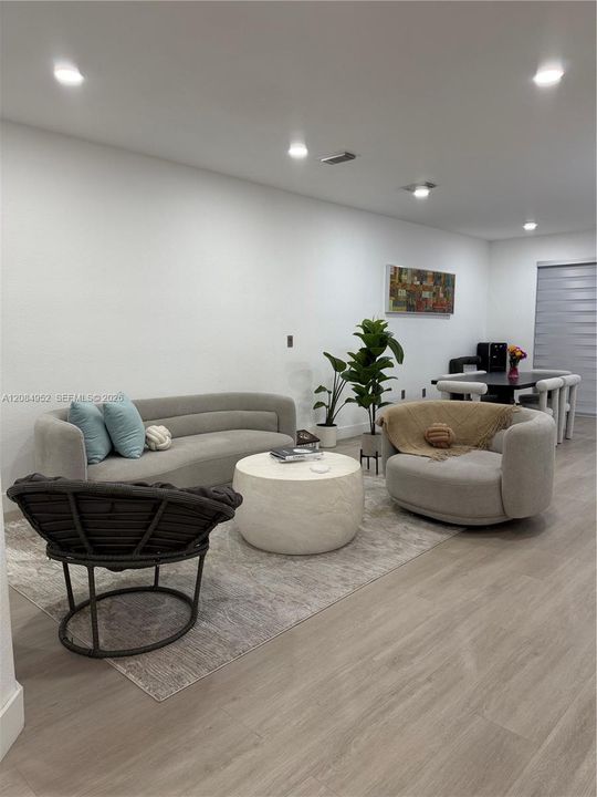 En Venta: $669,900 (4 camas, 2 baños, 1894 Pies cuadrados)