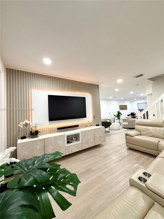 En Venta: $669,900 (4 camas, 2 baños, 1894 Pies cuadrados)