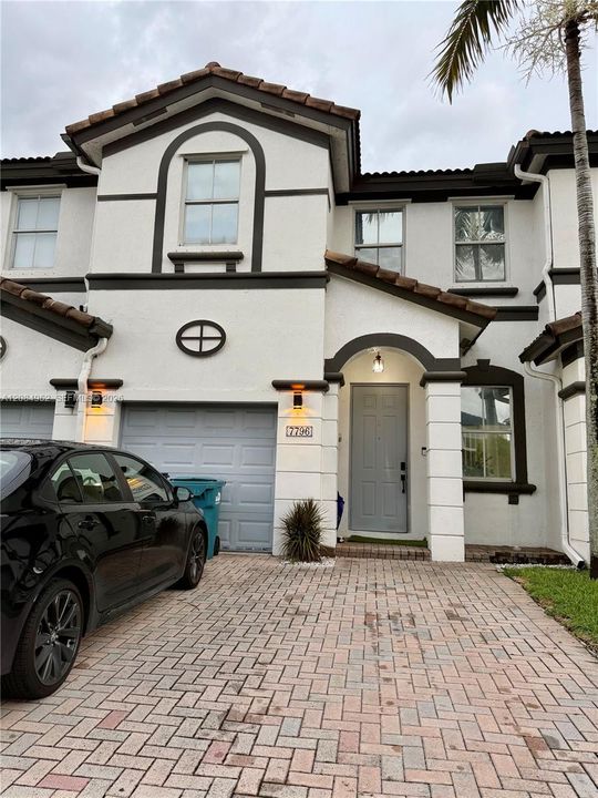 En Venta: $669,900 (4 camas, 2 baños, 1894 Pies cuadrados)