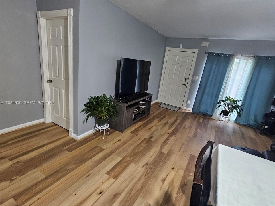 En Renta: $1,950 (3 camas, 2 baños, 1419 Pies cuadrados)