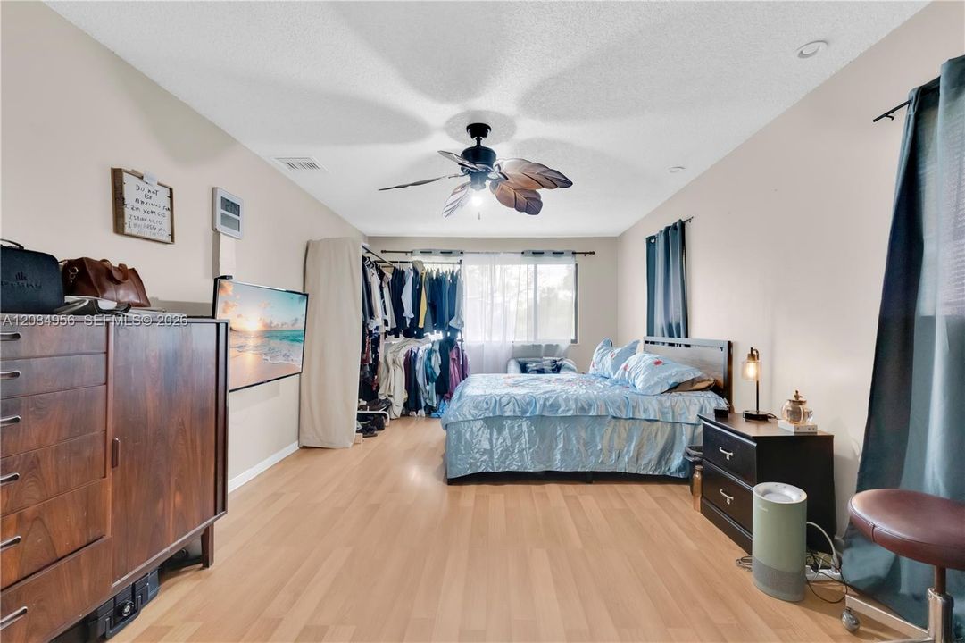 En Renta: $1,950 (3 camas, 2 baños, 1419 Pies cuadrados)