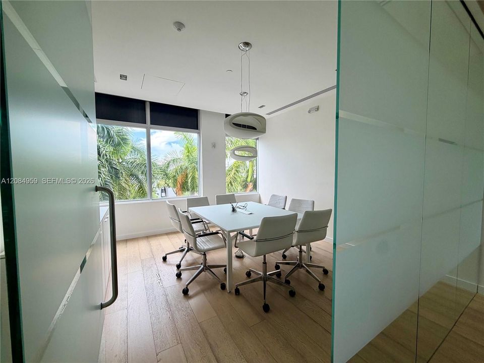 Office 1 (Turnkey or partialy furnished)
