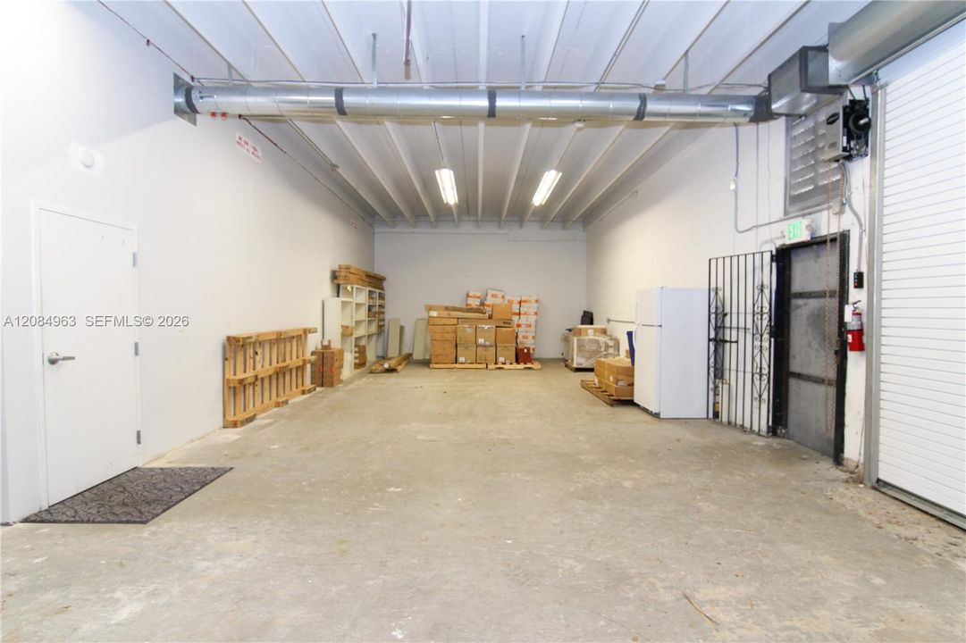 1,091 SF warehouse