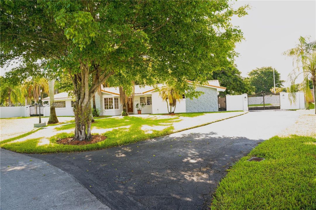 For Rent: $5,500 (4 beds, 2 baths, 2608 Square Feet)