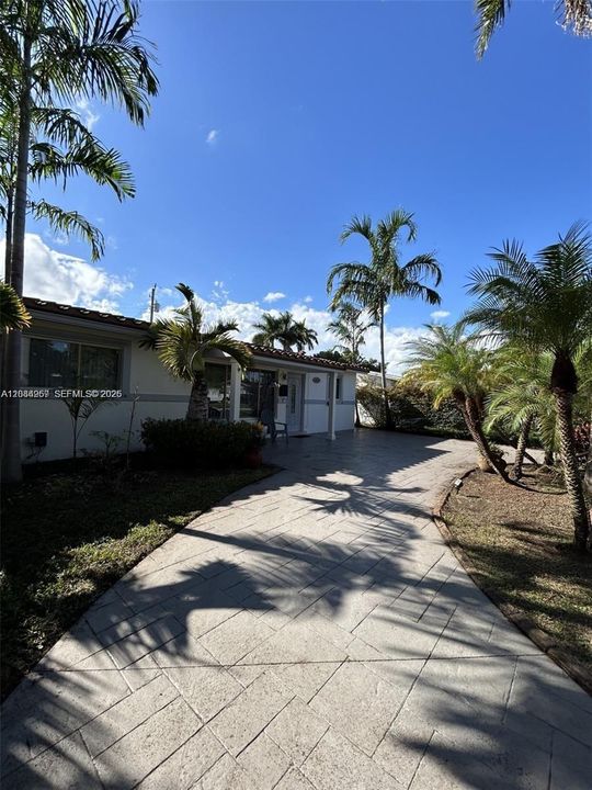 For Rent: $5,500 (3 beds, 2 baths, 1080 Square Feet)