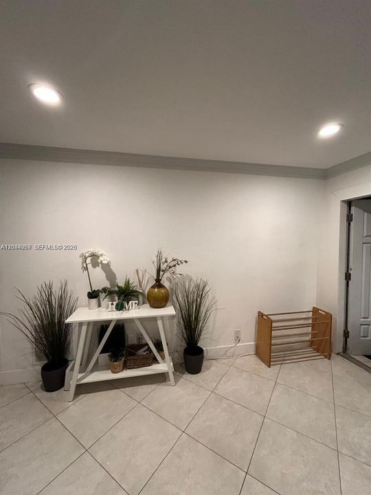For Rent: $5,500 (3 beds, 2 baths, 1080 Square Feet)