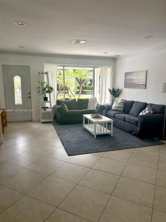 For Rent: $5,500 (3 beds, 2 baths, 1080 Square Feet)