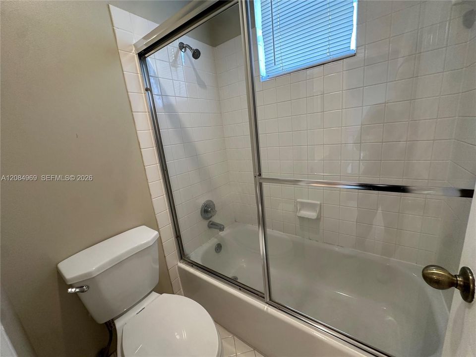 En Venta: $669,900 (4 camas, 2 baños, 2447 Pies cuadrados)