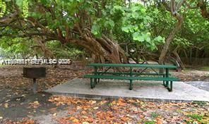 For Sale: $215,000 (1 beds, 1 baths, 484 Square Feet)