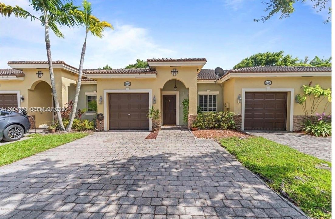 For Rent: $2,750 (3 beds, 2 baths, 1258 Square Feet)