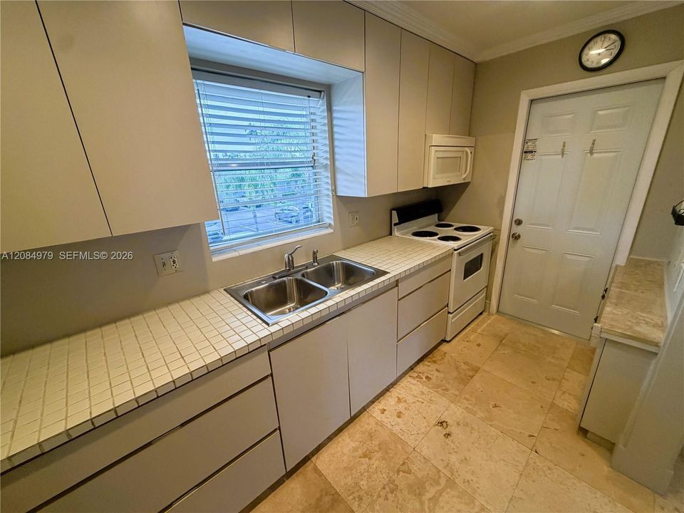 В аренду: $1,750 (1 спален, 1 ванн, 700 Квадратных фут)