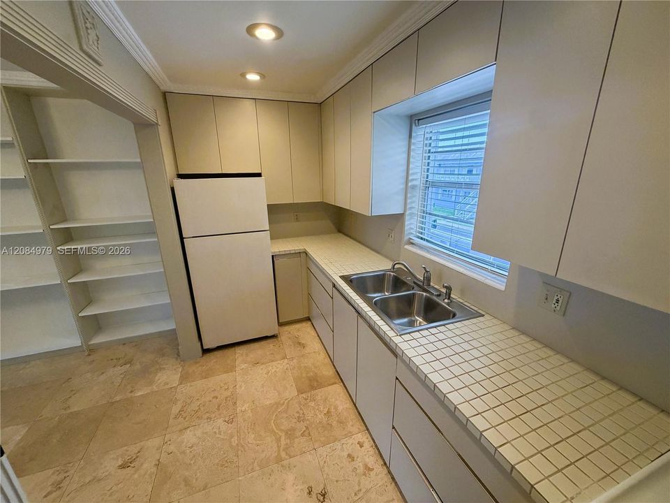 В аренду: $1,750 (1 спален, 1 ванн, 700 Квадратных фут)