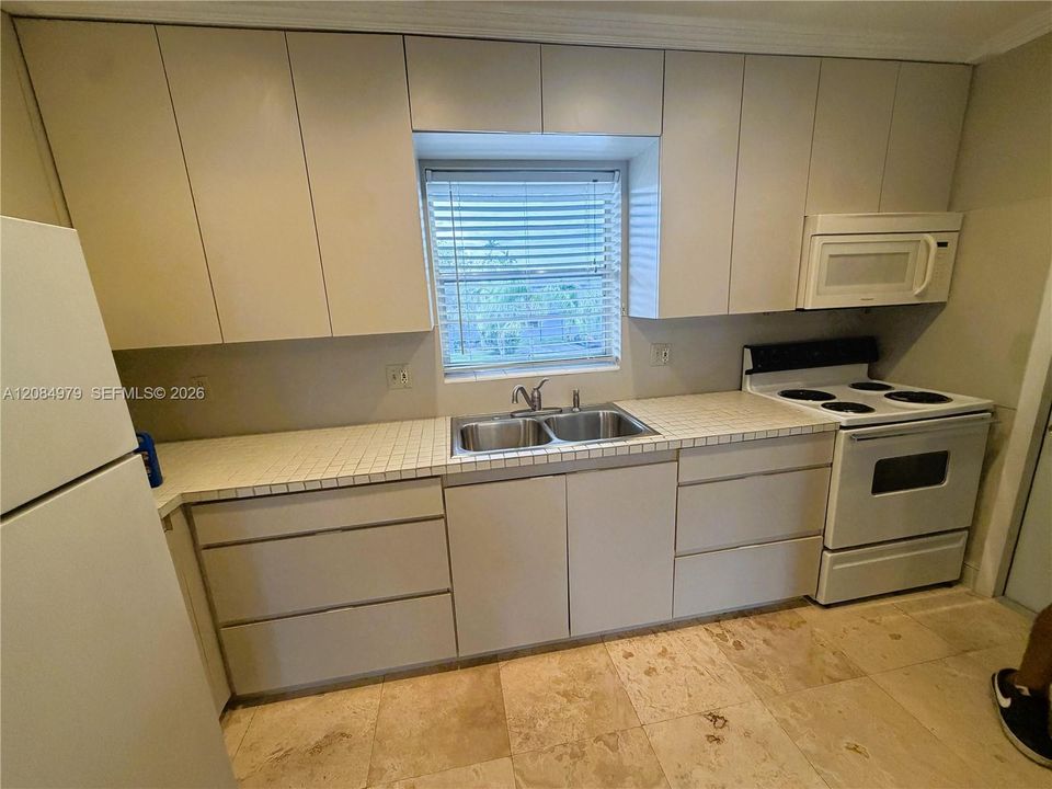 В аренду: $1,750 (1 спален, 1 ванн, 700 Квадратных фут)