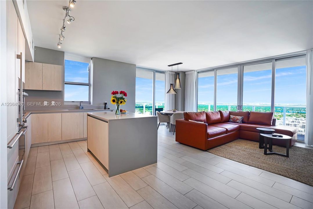 For Sale: $799,900 (2 beds, 2 baths, 1075 Square Feet)