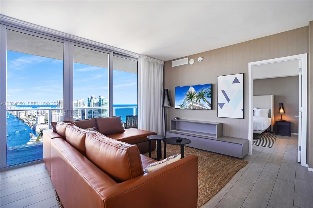 For Sale: $799,900 (2 beds, 2 baths, 1075 Square Feet)