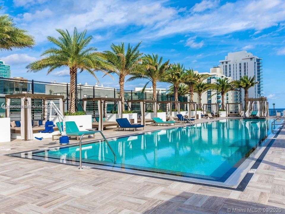 For Sale: $799,900 (2 beds, 2 baths, 1075 Square Feet)