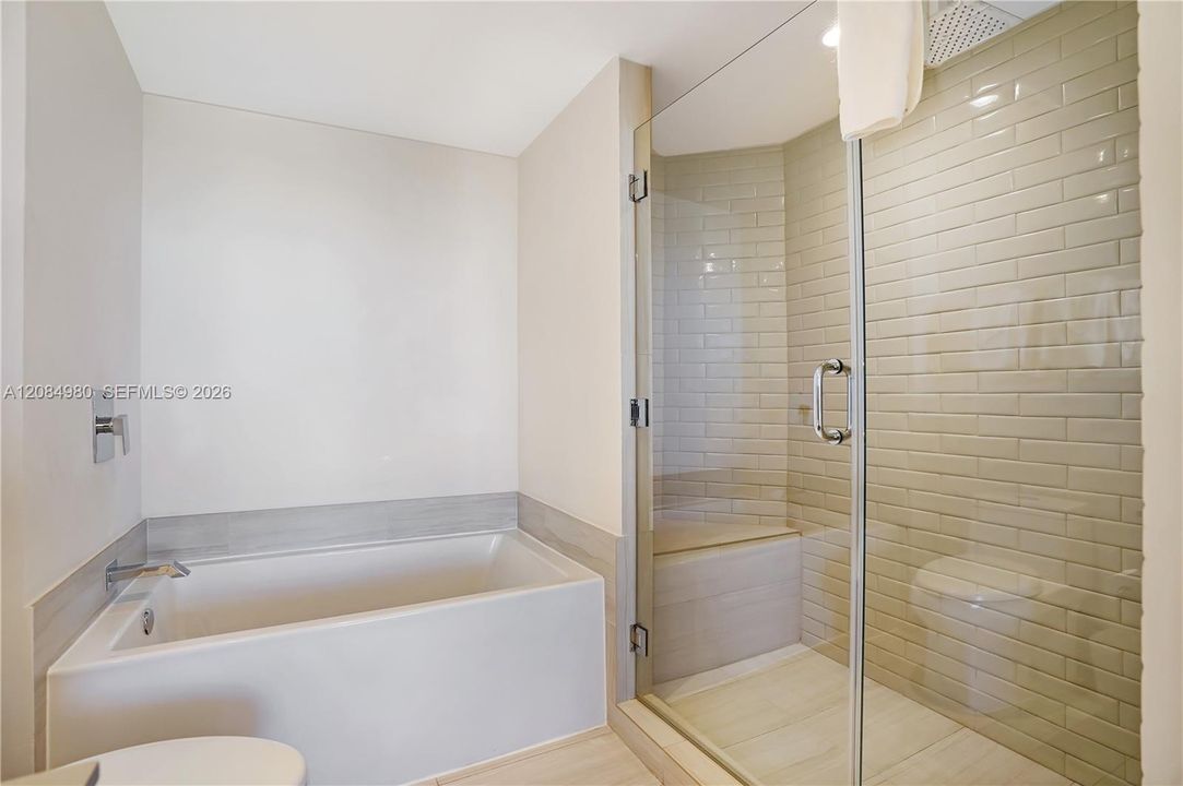 For Sale: $799,900 (2 beds, 2 baths, 1075 Square Feet)