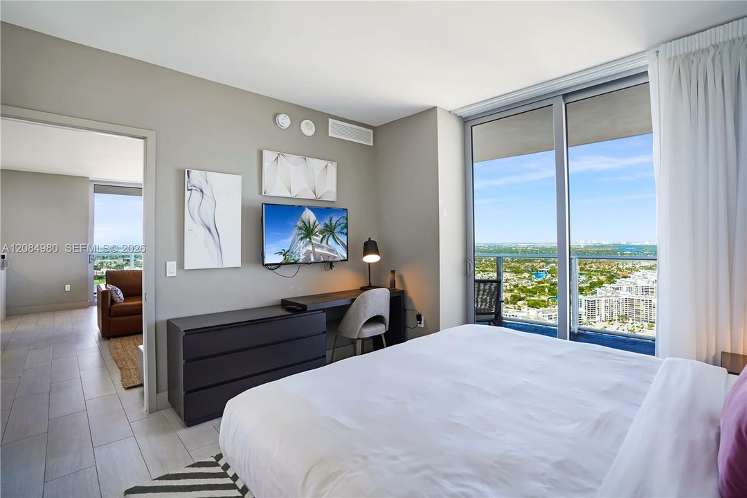 For Sale: $799,900 (2 beds, 2 baths, 1075 Square Feet)