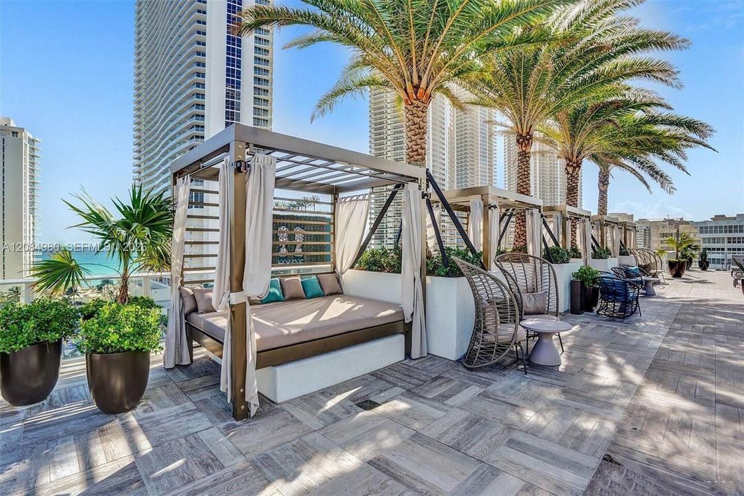 For Sale: $799,900 (2 beds, 2 baths, 1075 Square Feet)