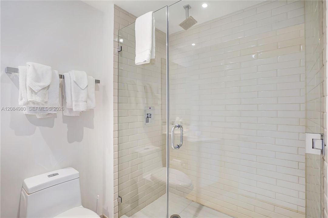 For Sale: $799,900 (2 beds, 2 baths, 1075 Square Feet)