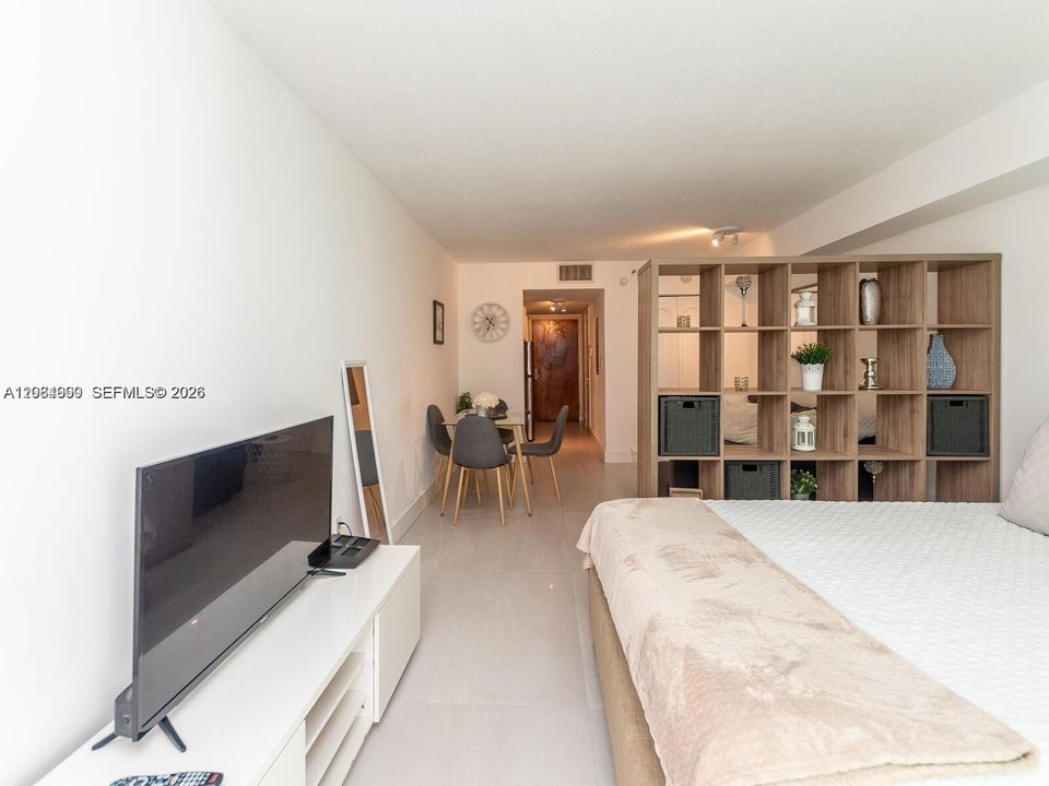 В аренду: $2,700 (0 спален, 1 ванн, 425 Квадратных фут)