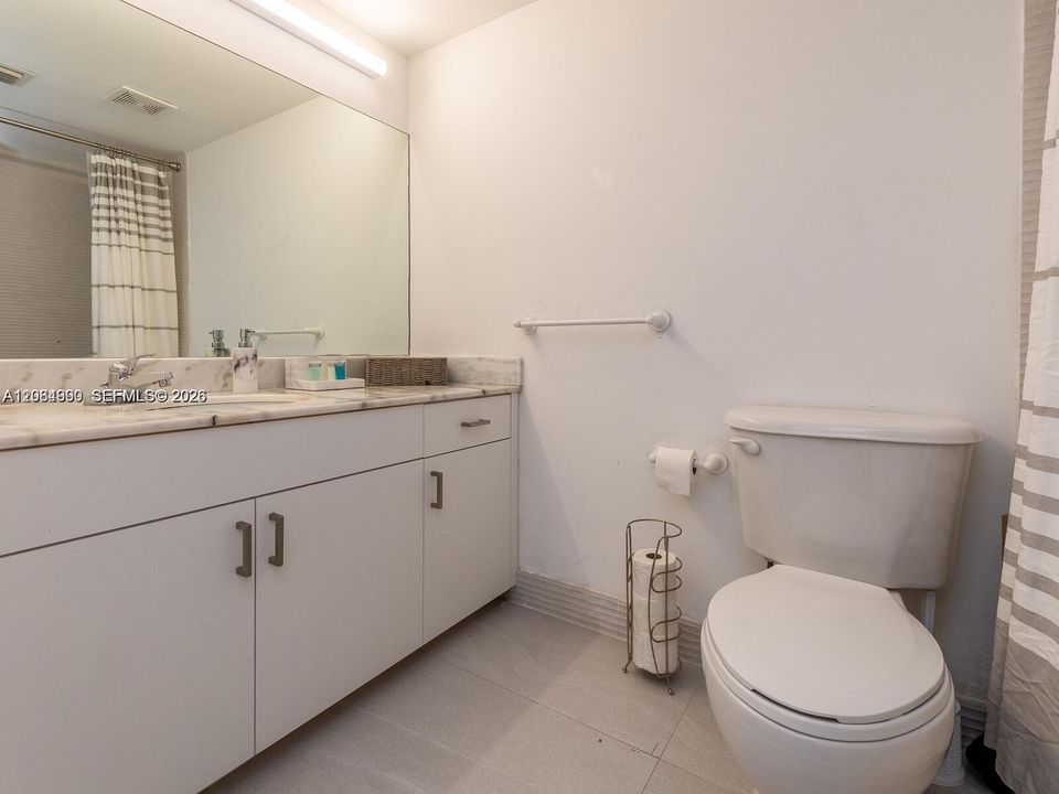 В аренду: $2,700 (0 спален, 1 ванн, 425 Квадратных фут)