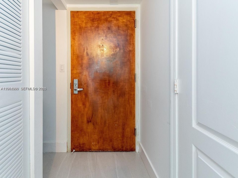В аренду: $2,700 (0 спален, 1 ванн, 425 Квадратных фут)