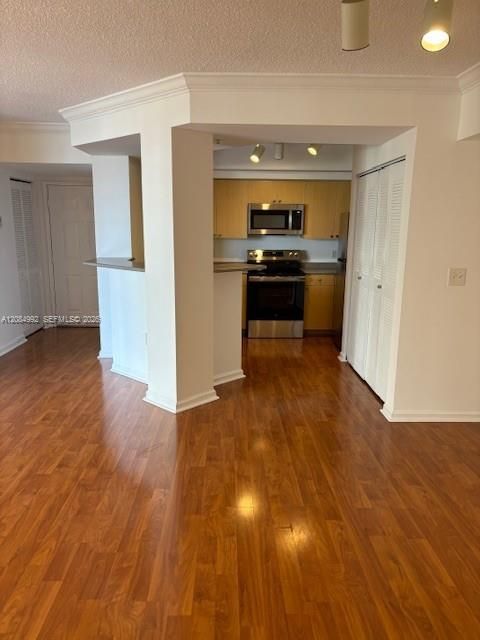 For Sale: $309,900 (2 beds, 2 baths, 1130 Square Feet)
