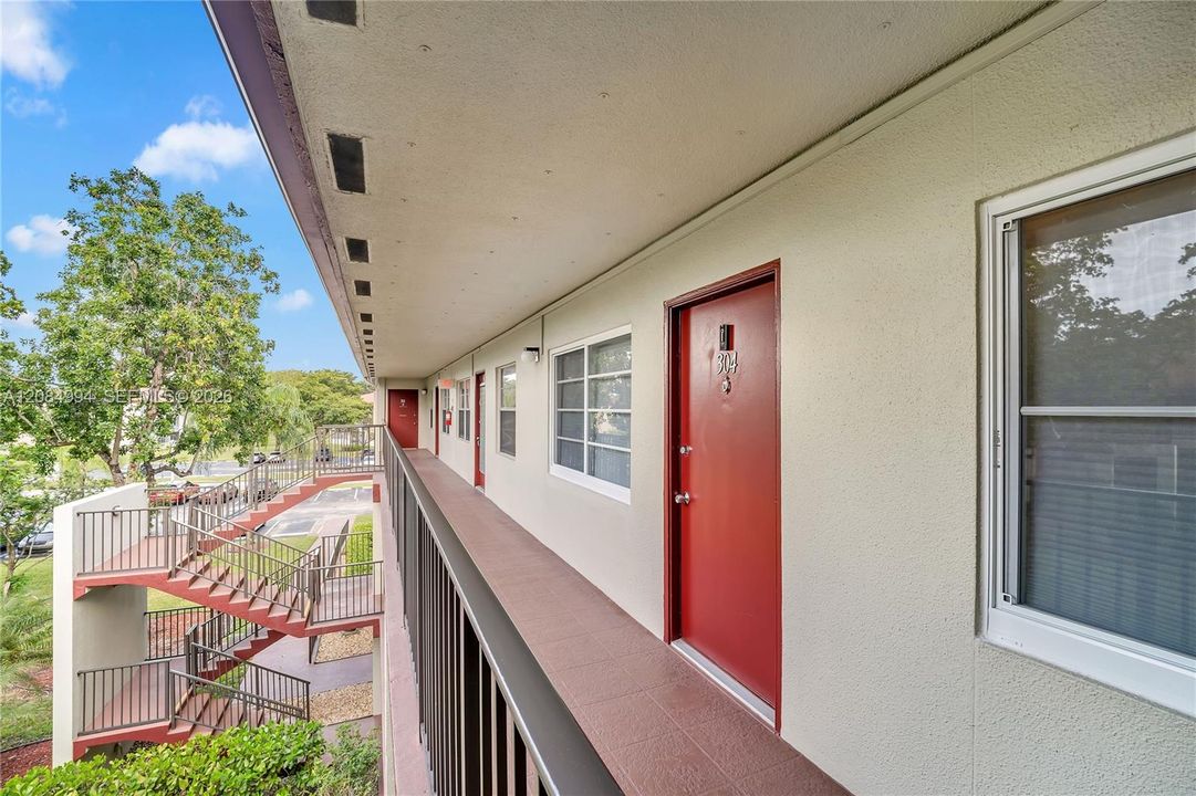 В аренду: $1,900 (2 спален, 1 ванн, 954 Квадратных фут)