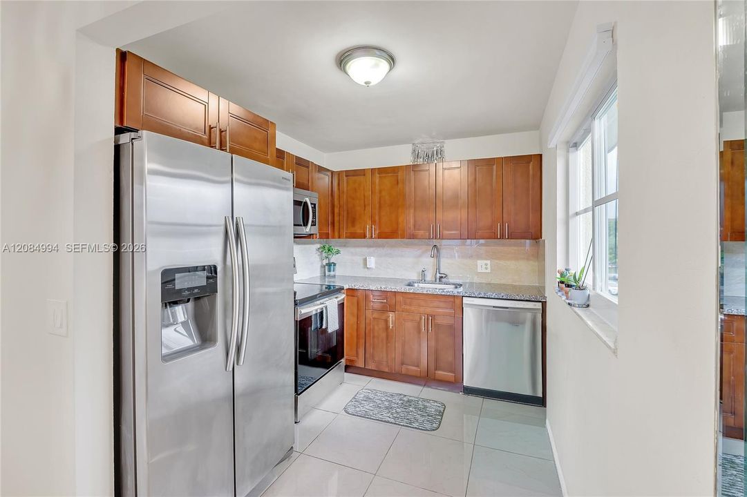 В аренду: $1,900 (2 спален, 1 ванн, 954 Квадратных фут)