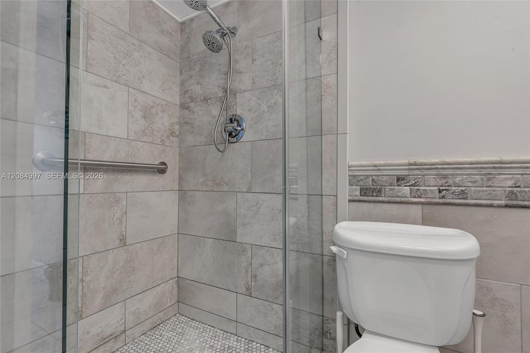 На продажу: $325,000 (2 спален, 2 ванн, 1010 Квадратных фут)