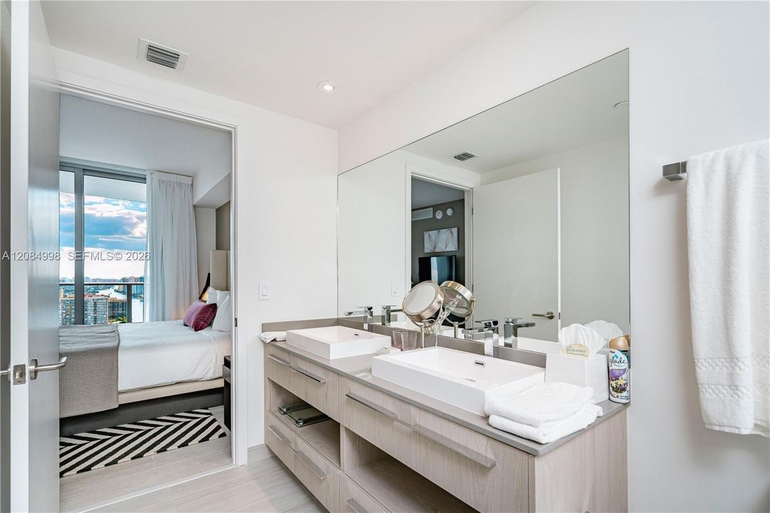 En Venta: $689,000 (2 camas, 2 baños, 1060 Pies cuadrados)