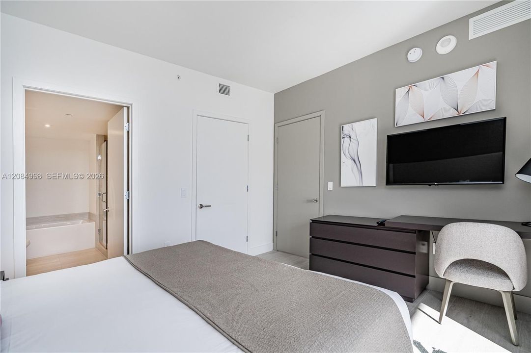 En Venta: $689,000 (2 camas, 2 baños, 1060 Pies cuadrados)