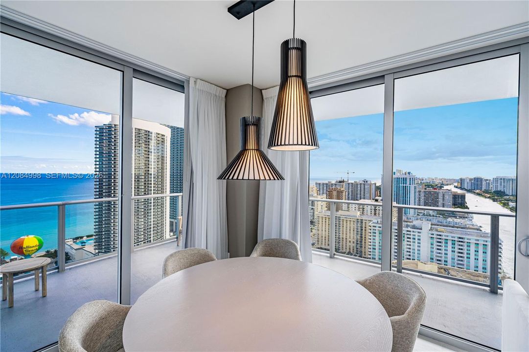 En Venta: $689,000 (2 camas, 2 baños, 1060 Pies cuadrados)