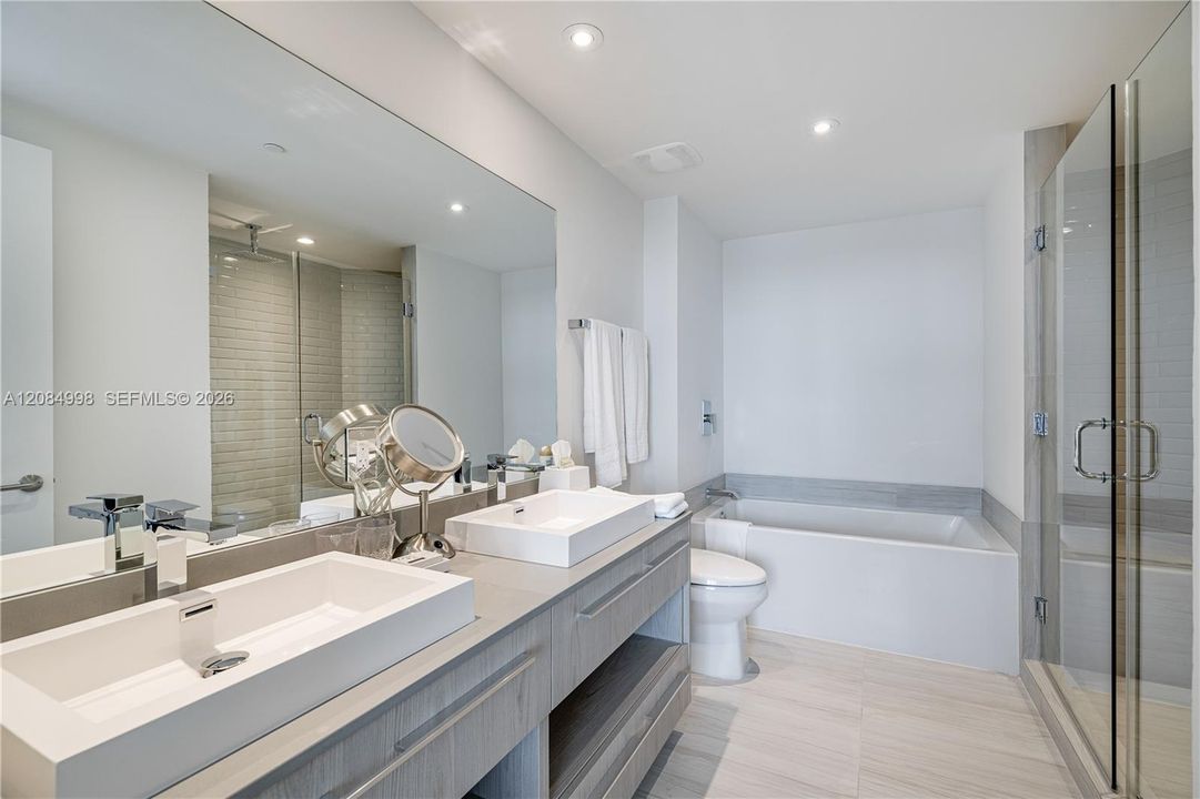 En Venta: $689,000 (2 camas, 2 baños, 1060 Pies cuadrados)
