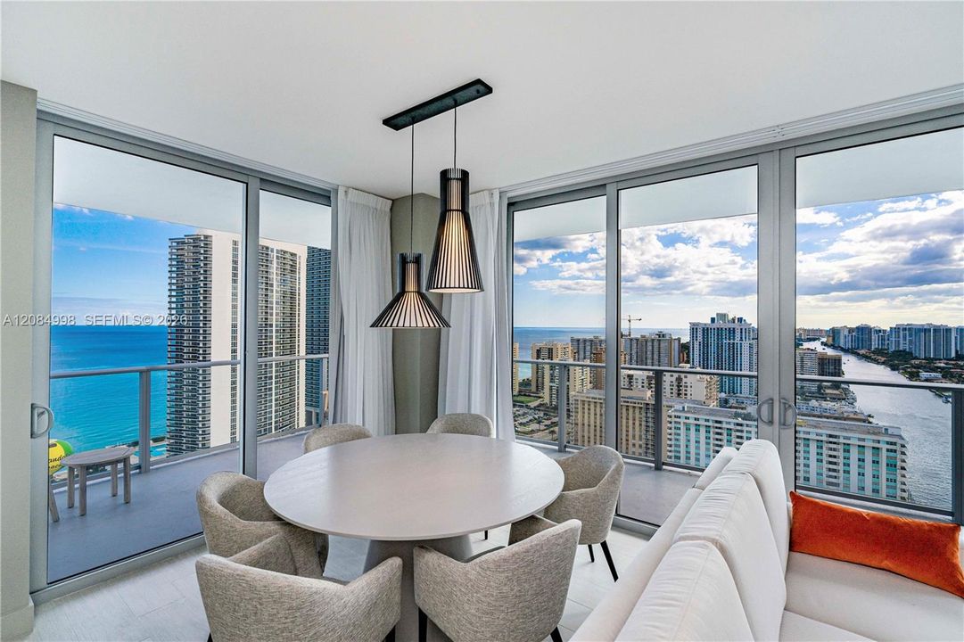 En Venta: $689,000 (2 camas, 2 baños, 1060 Pies cuadrados)