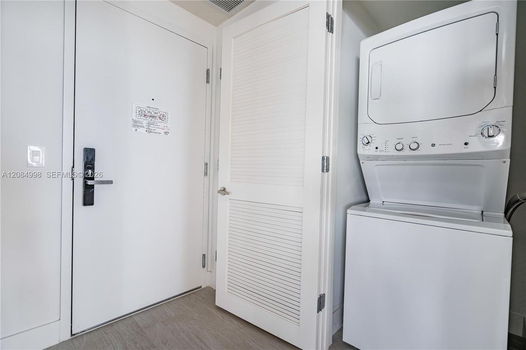 En Venta: $689,000 (2 camas, 2 baños, 1060 Pies cuadrados)