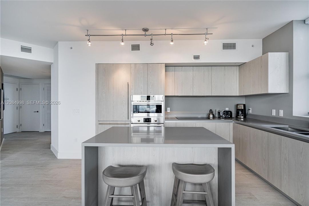En Venta: $689,000 (2 camas, 2 baños, 1060 Pies cuadrados)
