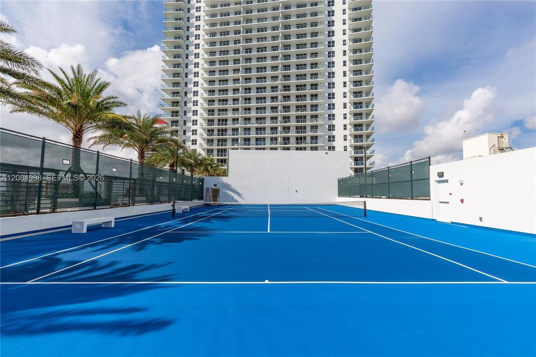 En Venta: $689,000 (2 camas, 2 baños, 1060 Pies cuadrados)