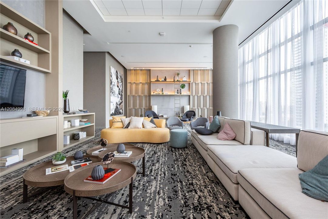 En Venta: $689,000 (2 camas, 2 baños, 1060 Pies cuadrados)