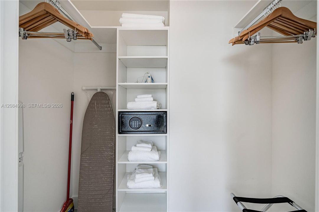 En Venta: $689,000 (2 camas, 2 baños, 1060 Pies cuadrados)