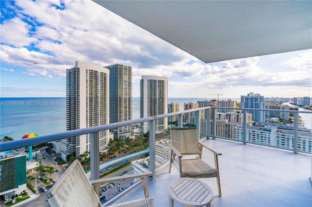 En Venta: $689,000 (2 camas, 2 baños, 1060 Pies cuadrados)