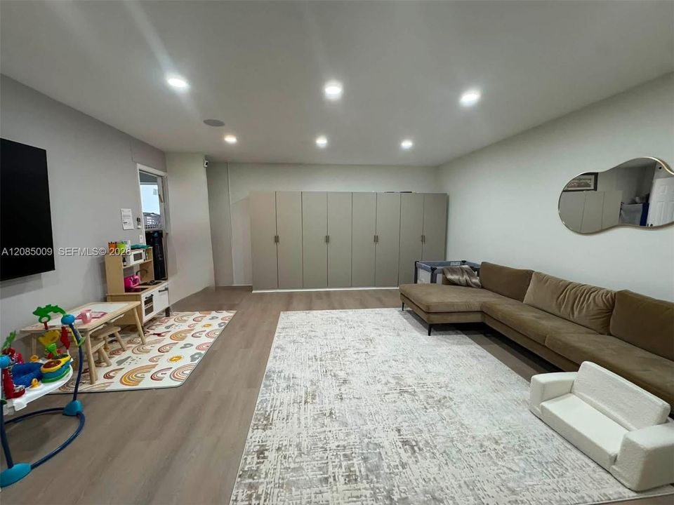 For Rent: $7,500 (4 beds, 2 baths, 2015 Square Feet)