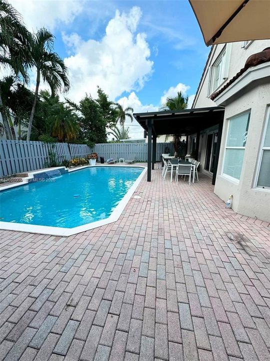 For Rent: $7,500 (4 beds, 2 baths, 2015 Square Feet)