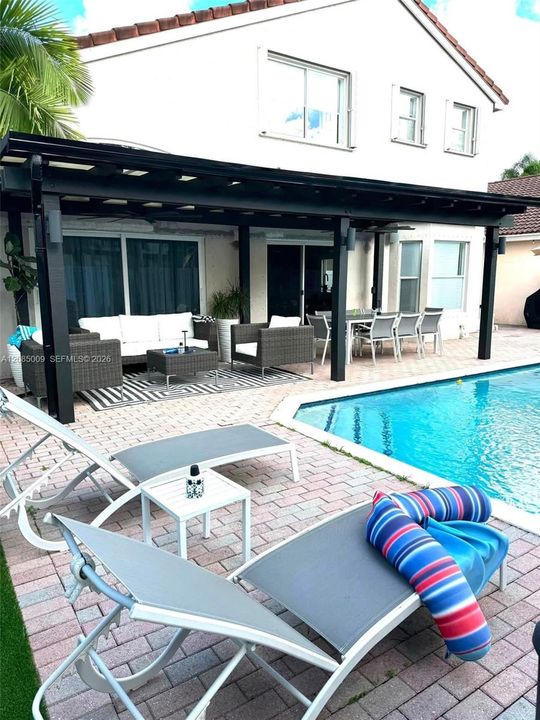 For Rent: $7,500 (4 beds, 2 baths, 2015 Square Feet)