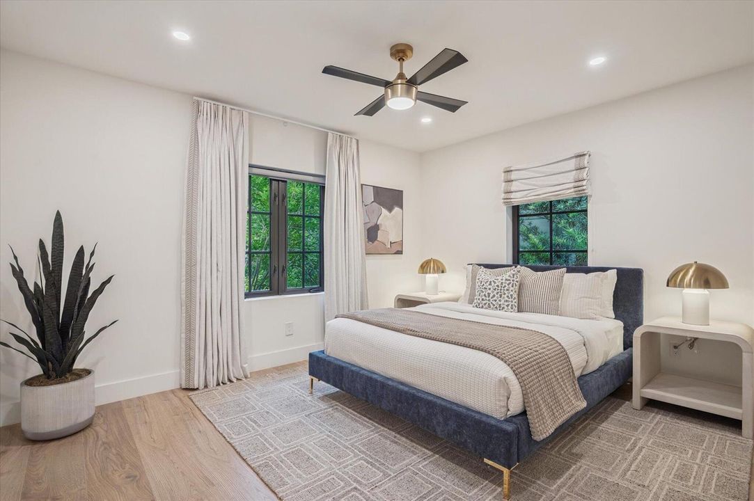 25-Steiner-541 NE 8th Ave-23-2