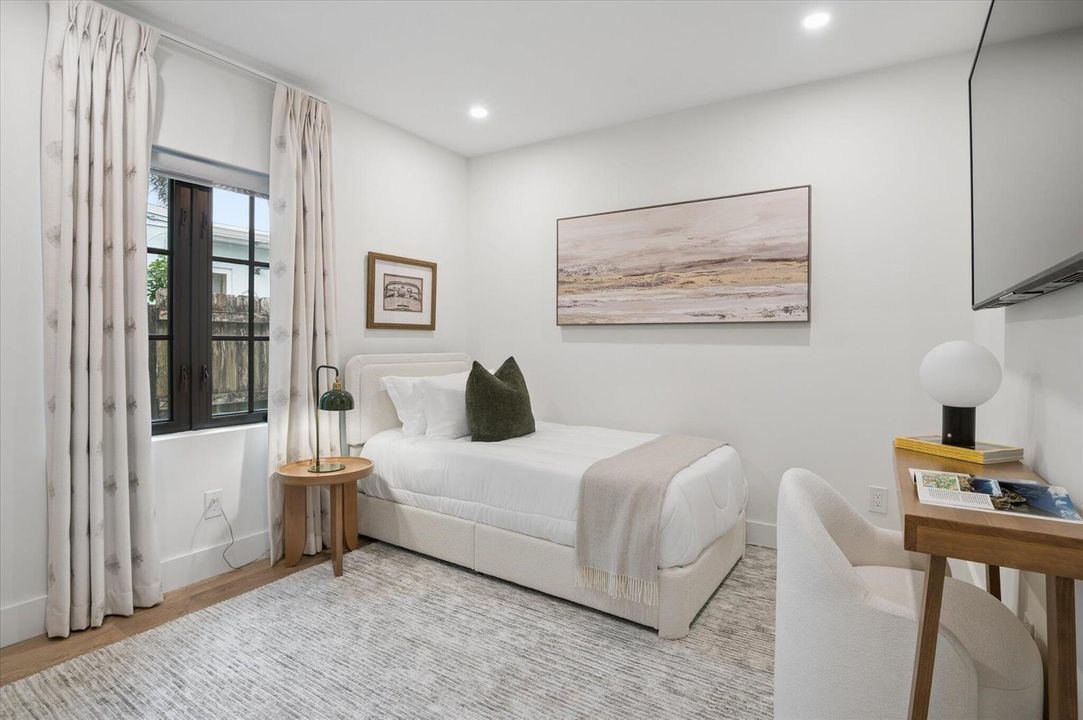 29-Steiner-541 NE 8th Ave-25