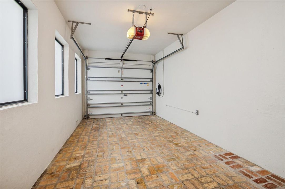 33-Steiner-541 NE 8th Ave-29