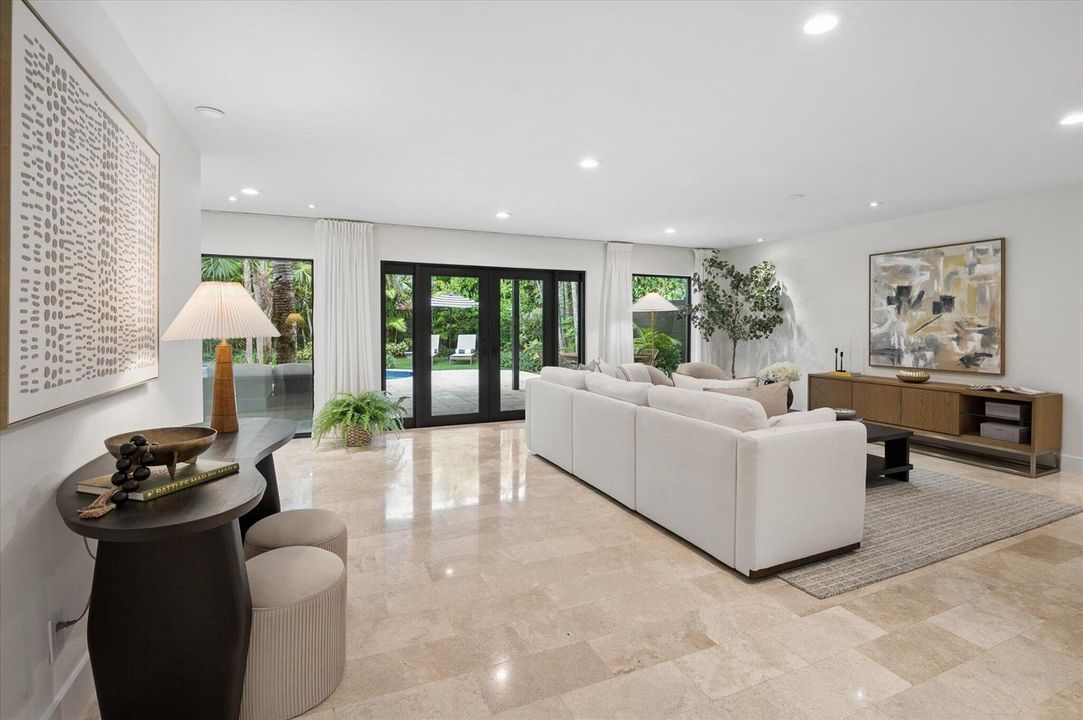13-Steiner-541 NE 8th Ave-13